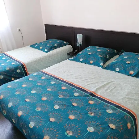 De La Petite Hutte Hotel *