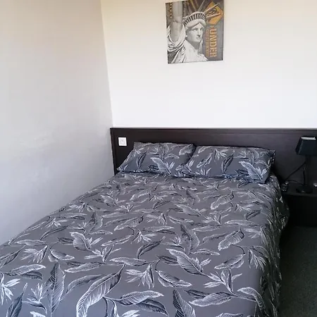 Hotel De La Petite Hutte