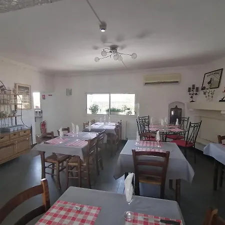 Hotel De La Petite Hutte