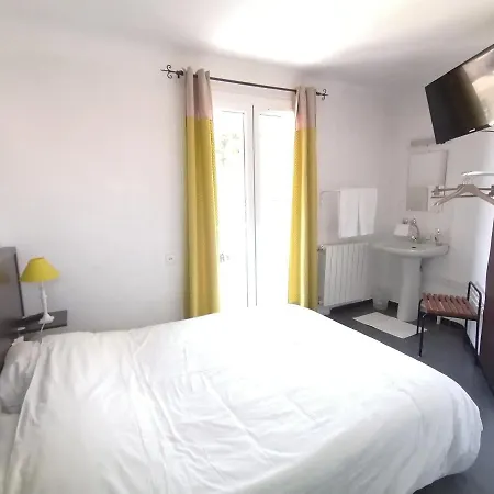 De La Petite Hutte Hotel *