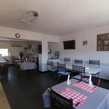 Hotel De La Petite Hutte