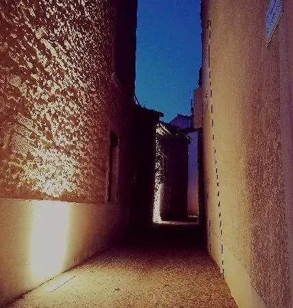 De La Petite Hutte Hotel *