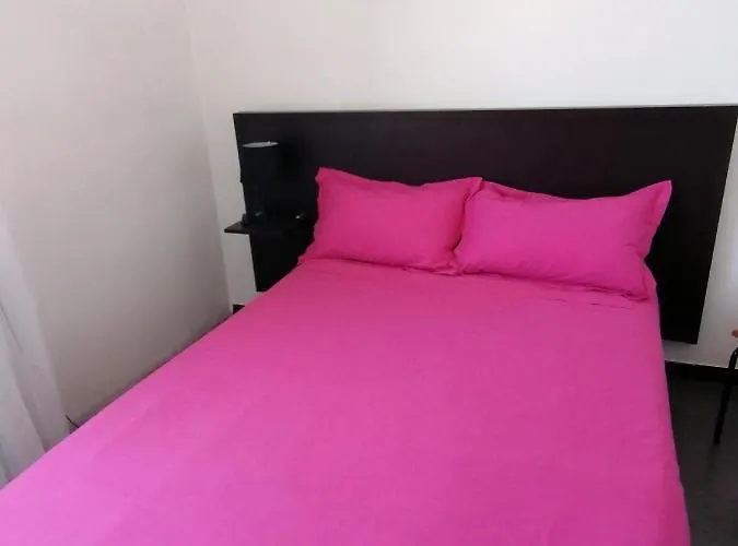 De La Petite Hutte Hotel *