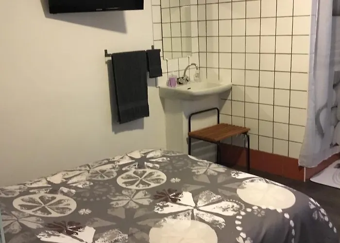 De La Petite Hutte
